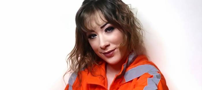 Esther Manilha prepara single autoral pela selo MM7 - Tua Presença