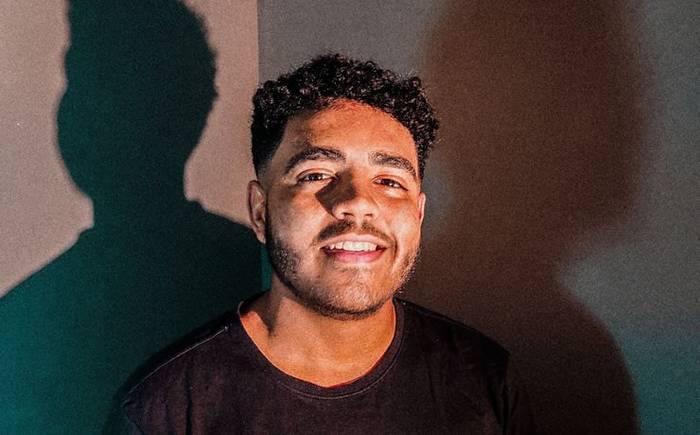 Silas Magalhães aposto no R&B em seu novo single - Fake Friends