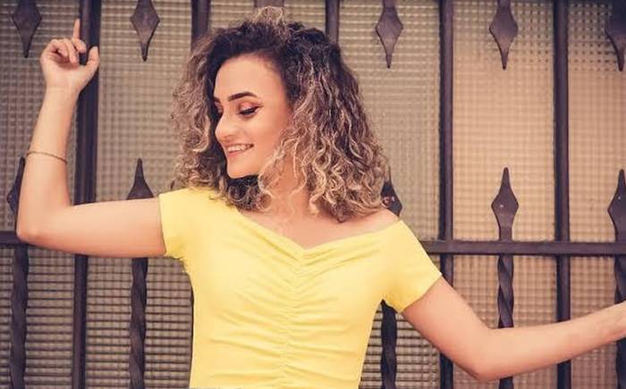 A cantora Nick Albino acaba de lançar seu primeiro projeto musical em todas as plataformas digitais.