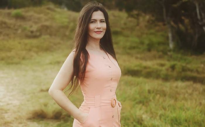 Adelãyne lança terceiro single de seu novo álbum - Geração Eleita