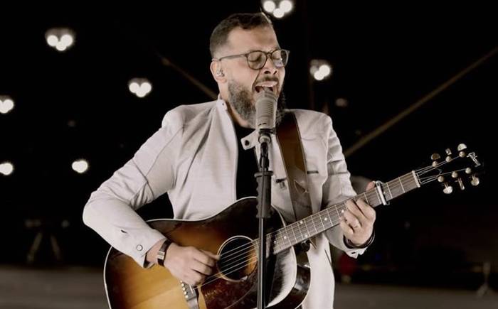 Fábio Sampaio lança collab inédita com Amanda Loyola na música “Ensina-me”