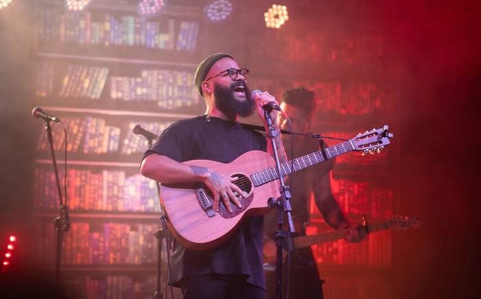 Diego Karter faz apresentação ao vivo de seu próximo single no festival Santo Verão