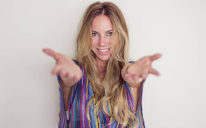 Cantora Feh Simonato se prepara para lançar o single cristão “Deus Criador”