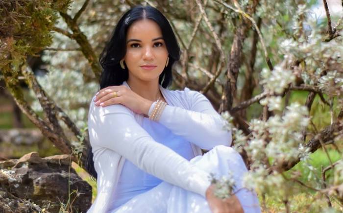 Cantora Ana Santos clama por avivamento em “Mais Fogo, Mais Glória”, seu novo single