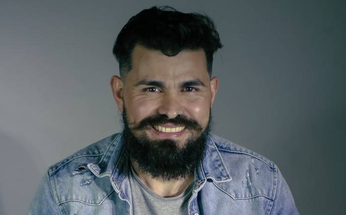 Cantor Alexandre Bastos lança o EP “Toma o Teu Lugar” com cinco faixas autorais