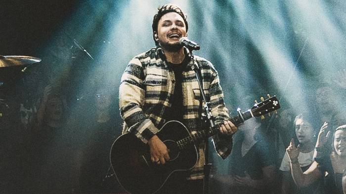 "Batiza-nos" é o novo single de Theo Rubia