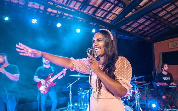 “Estratégia” é o novo single de Elisane Silva pela Manah Music