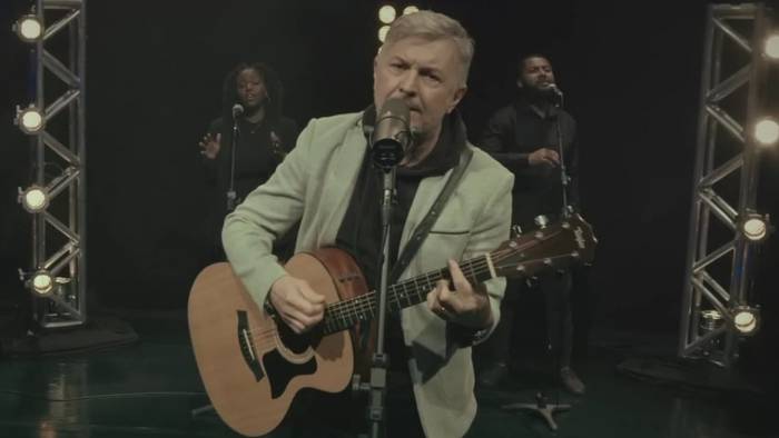 Waldecy Aguiar inicia o ano com o clipe de "Levante a cabeça"