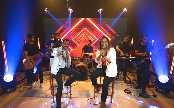 Natália Sá e Wisny Matos lançam, em um sertanejo alegre, a canção “Quartinho Secreto”