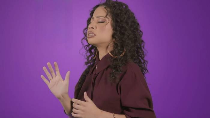 Izabela Ryos aposta no R&B em sua nova canção