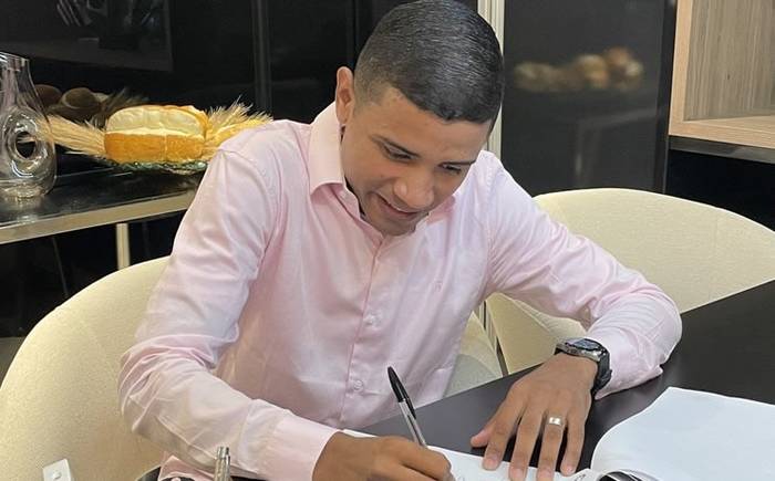Diretamente de Pernambuco, Breno chega à Central Gospel Music como a nova promessa da música pentecostal