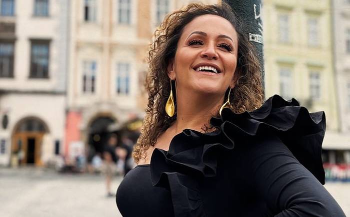 Ziza Fernandes lança álbum “Tempus Fugit”