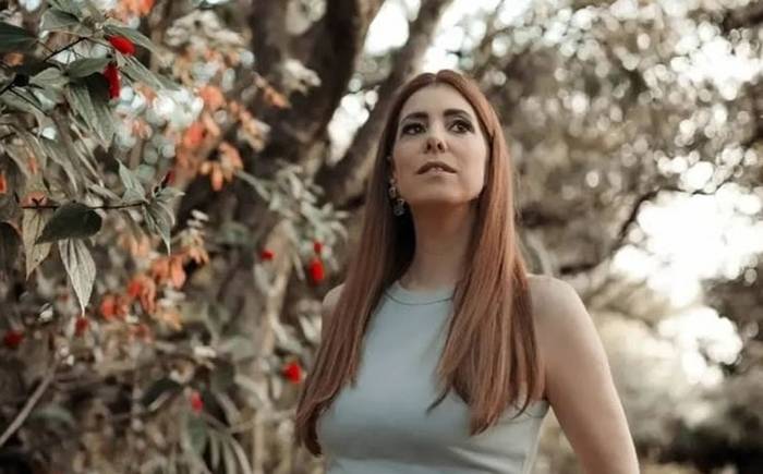 Cantora Thereza Blota lança o single "Luz Divina" e celebra 30 anos de carreira