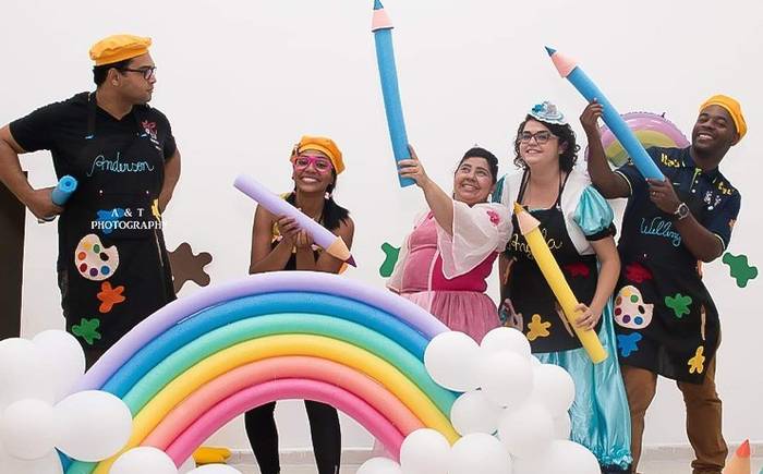 Ministério Infantil Tia Sil prega o amor de uma maneira que as crianças compreendem