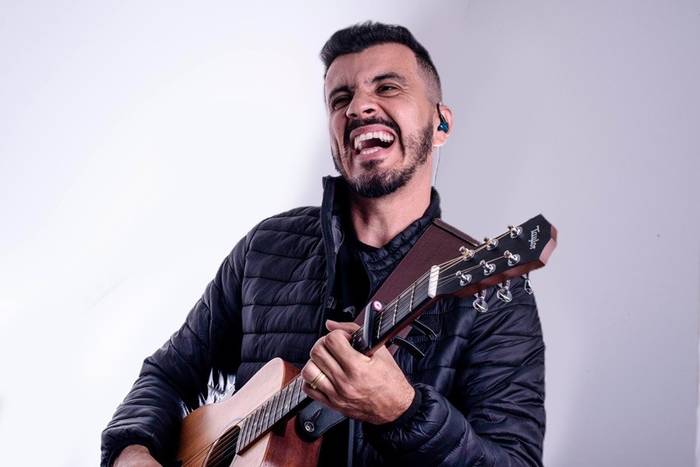 Stéfanno Dias assina com a Nova Fase Music e promete novos singles