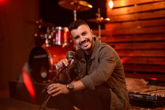 Stéfanno Dias lança "Jeová Shamah", seu primeiro single pela Nova Fase Music
