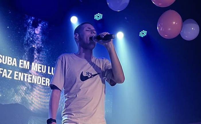 Cantor Daniel Marcio convoca jovens à santidade no Avivall 2024 realizado em São Paulo