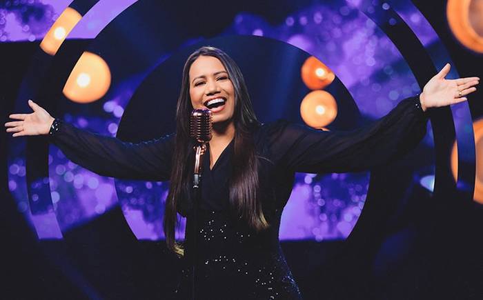 Cantora Érika Lopes lança o single "Glórias a Deus” e celebra gratidão por vencer tempos difíceis