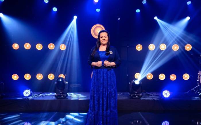 Gislaine Lima canta “É Preciso Acreditar”, uma canção de encorajamento e fé