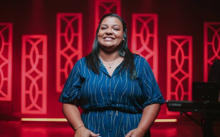 Valéria Batista no cover “Não Abandone a Missão”, uma experiência pessoal de superação