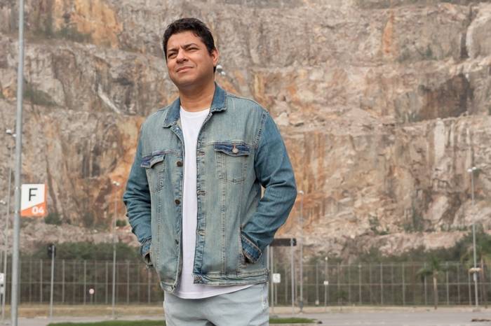 André Moreira aposta em novo estilo musical no single "Jesus Meu Salvador"