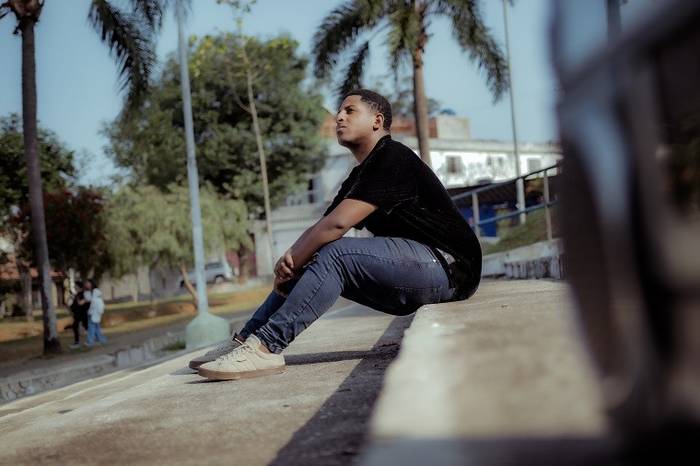 "Eu Sou Luz" - Igor PPrata Lança Nova Canção que Inspira Esperança e Transformação