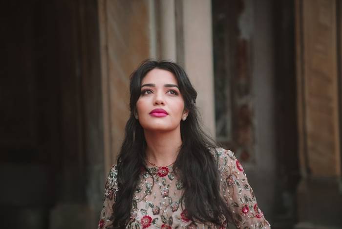 Novo álbum de Nicoli Francini entrega diversidade musical e mensagens de fé