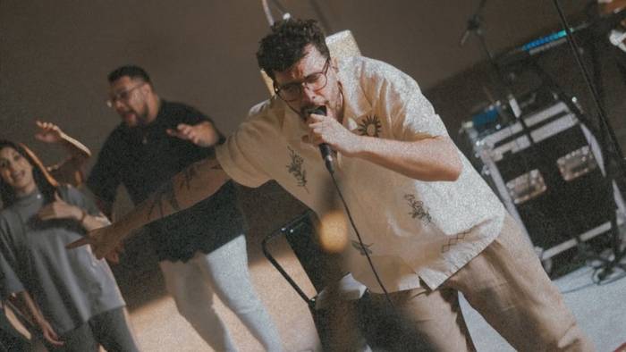 Gabriell Júnior lança novo single "O Trono É Seu" e convida à entrega total a Deus