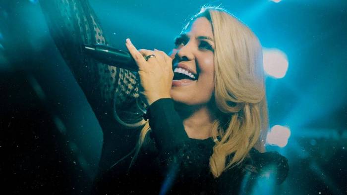Andréa Fontes lança sua nova canção pela Flame Music