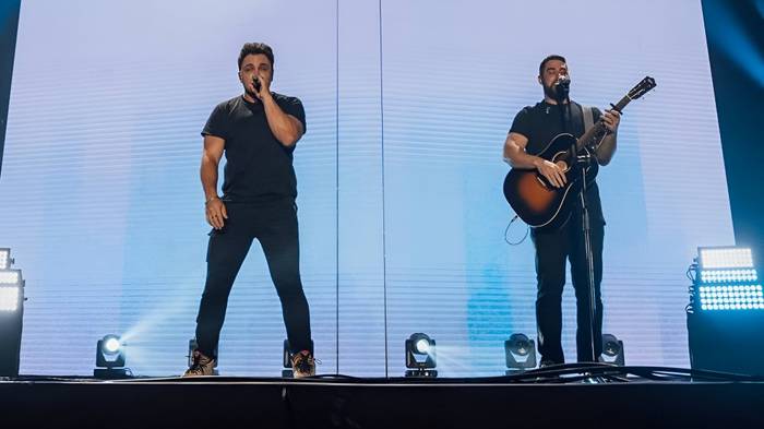 Theo Rubia e Marcelo Markes lançam “Eu Só Quero Tua Presença – AO VIVO” pela Brasas Music, gravada no Jesus Vida Verão