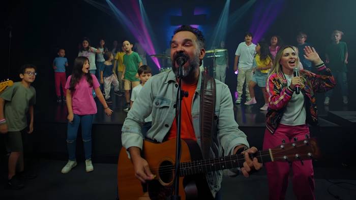 Jeser Pires lança “Tu És Maravilhoso” pelo Brasas Music com participação especial de crianças e adolescentes