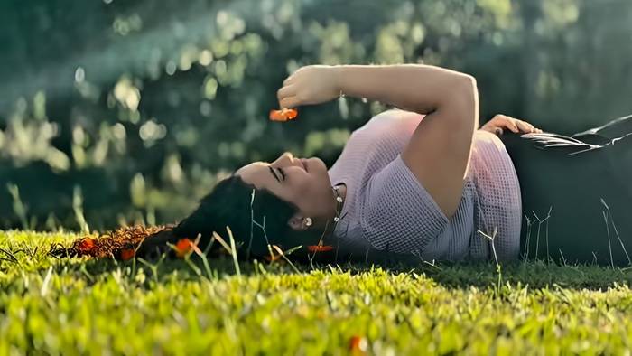 Lueny Moura lança o single “Eu Vou Me Fazer de Doida”