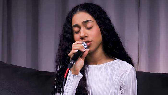 Izabelle Ribeiro lança “Levanta da Cama – Acústico”