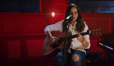 Amanda Rodrigues encerra Live Session com o single "Caminhando em Frente"