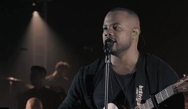 Weslei Santos lança clipe ao vivo com Kemuel - O Rei Está Voltando