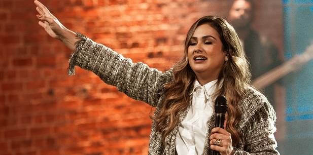 Bruna Olly  apresenta “Nunca Abandone a Fé” single sobre encorajamento e esperança