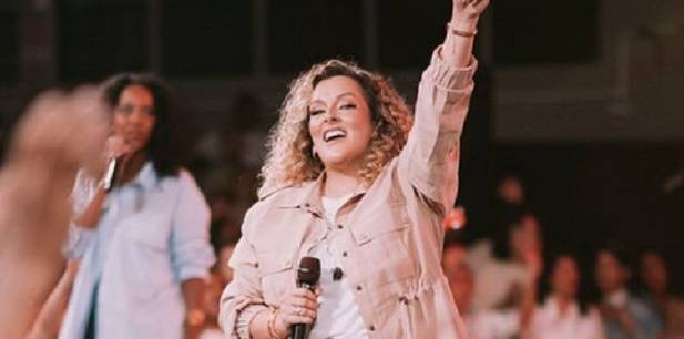 Em uma noite especial, Gabi Sampaio gravou "Som do Céu 2" com participações especiais