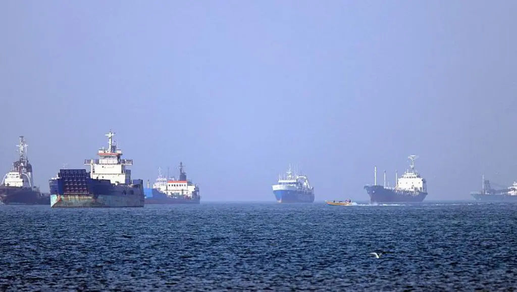 Trump Pauses Operation in Strait of Hormuz Citing Potential Peace Deal with Iran