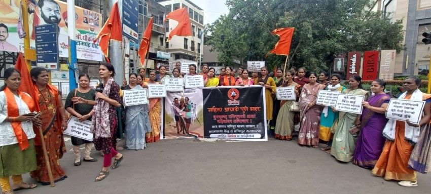 मणिपूर मधे घडलेल्या महिला अत्याचाराच्या विरोधात पुणे शिवसेना महिला आघाडीचे निषेध आंदोलन