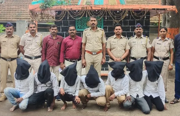 अट्टल चोरट्यांना कर्जत पोलिसांचा दणका, १० महिलांसह २० चोरटे गजाआड