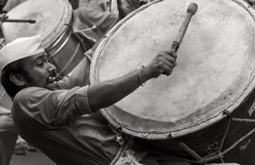 दहीहंडी व गणेशोत्सवाच्या पार्श्वभूमीवर डिजे व ढोल - ताशांचा पुण्यात कसून सराव
