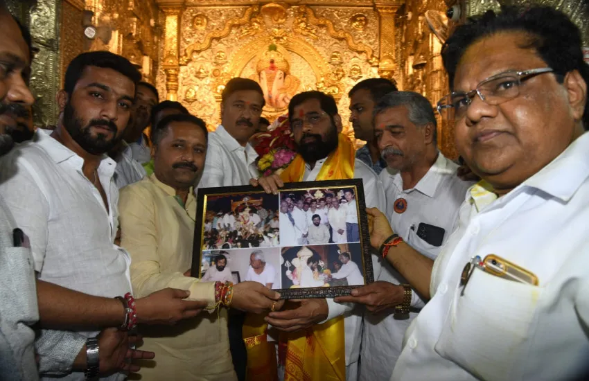 मुख्यमंत्री एकनाथ शिंदे यांनी घेतले श्रीमंत दगडूशेठ हलवाई गणपतीचे दर्शन