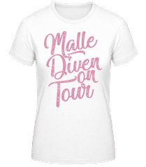 Malle Diven On Tour · Frauen Basic T-Shirt