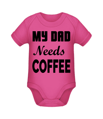 Dad Needs Coffee - Baby Bio Strampler - Magenta - Vorne