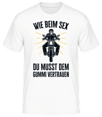 Du Musst Dem Gummi Vertrauen · Männer Basic T-Shirt