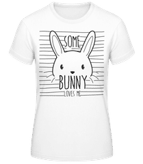 Some Bunny Loves Me · Frauen Basic T-Shirt