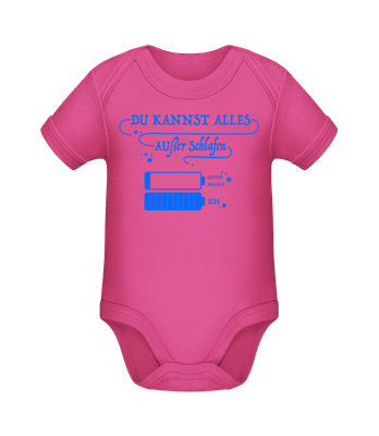 Du Kannst Alles Außer Schlafen - Baby Bio Strampler - Magenta - Vorne