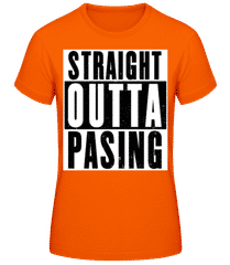 Straight Outta Pasing · Frauen T-Shirt B&C