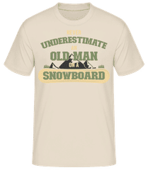 Never Underestimate An Old Man · Camiseta básica para hombre