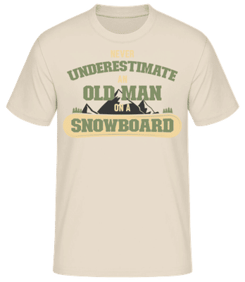 Never Underestimate An Old Man - Camiseta básica para hombre - Crema - delante